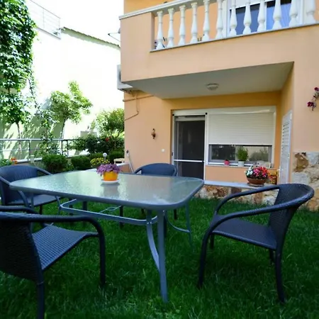 Relaxing Holidays In Nea Irakleitsa